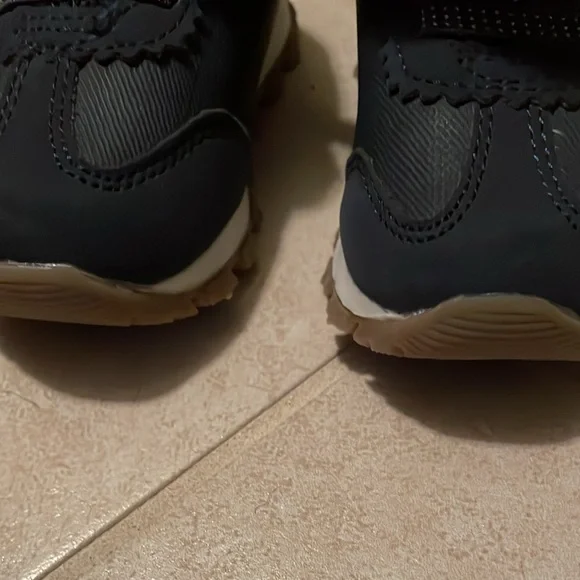 ♥️ Carter's Blue & Red Sneakers Velcro Closure shoe Baby SZ:6 Like New Condition - Picture 11 of 14